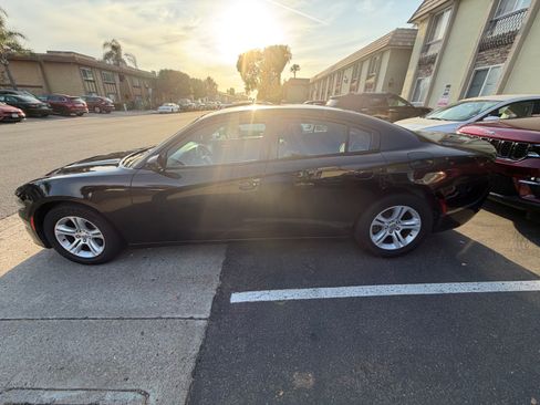Used 2016 Dodge Charger SE w/ Popular Equipment Group RWD image 2