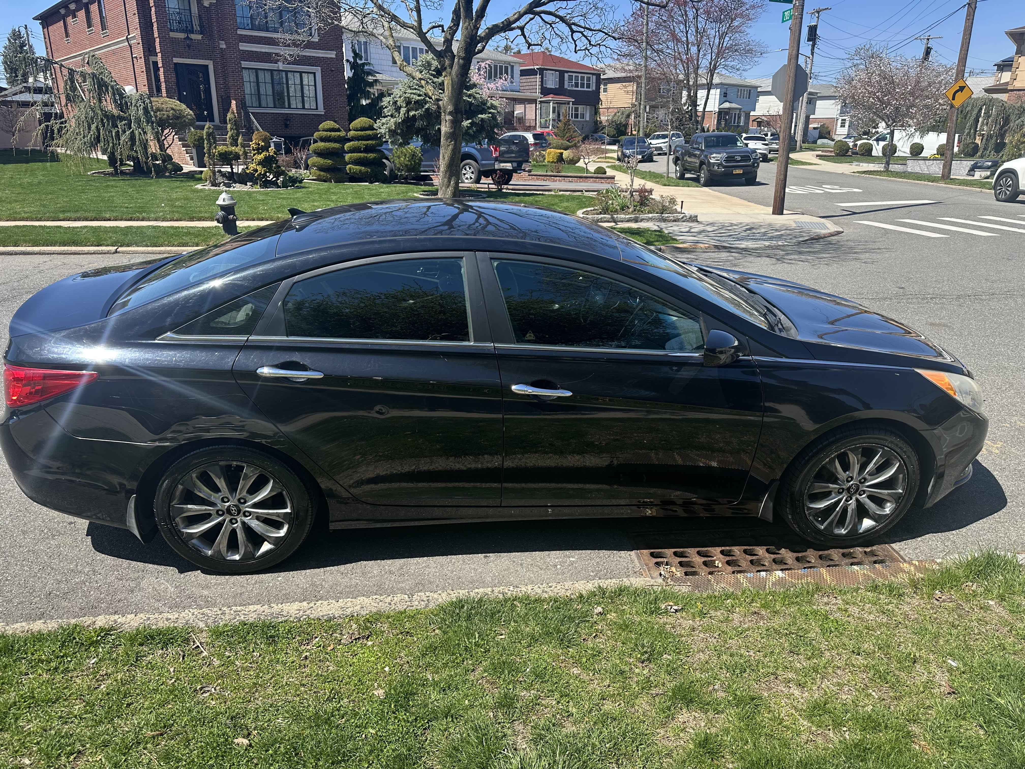 Used 2011 Hyundai Sonata SE FWD image 2