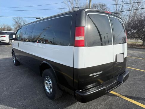 Used 2005 Chevrolet Express 3500 Extended Passenger image 4