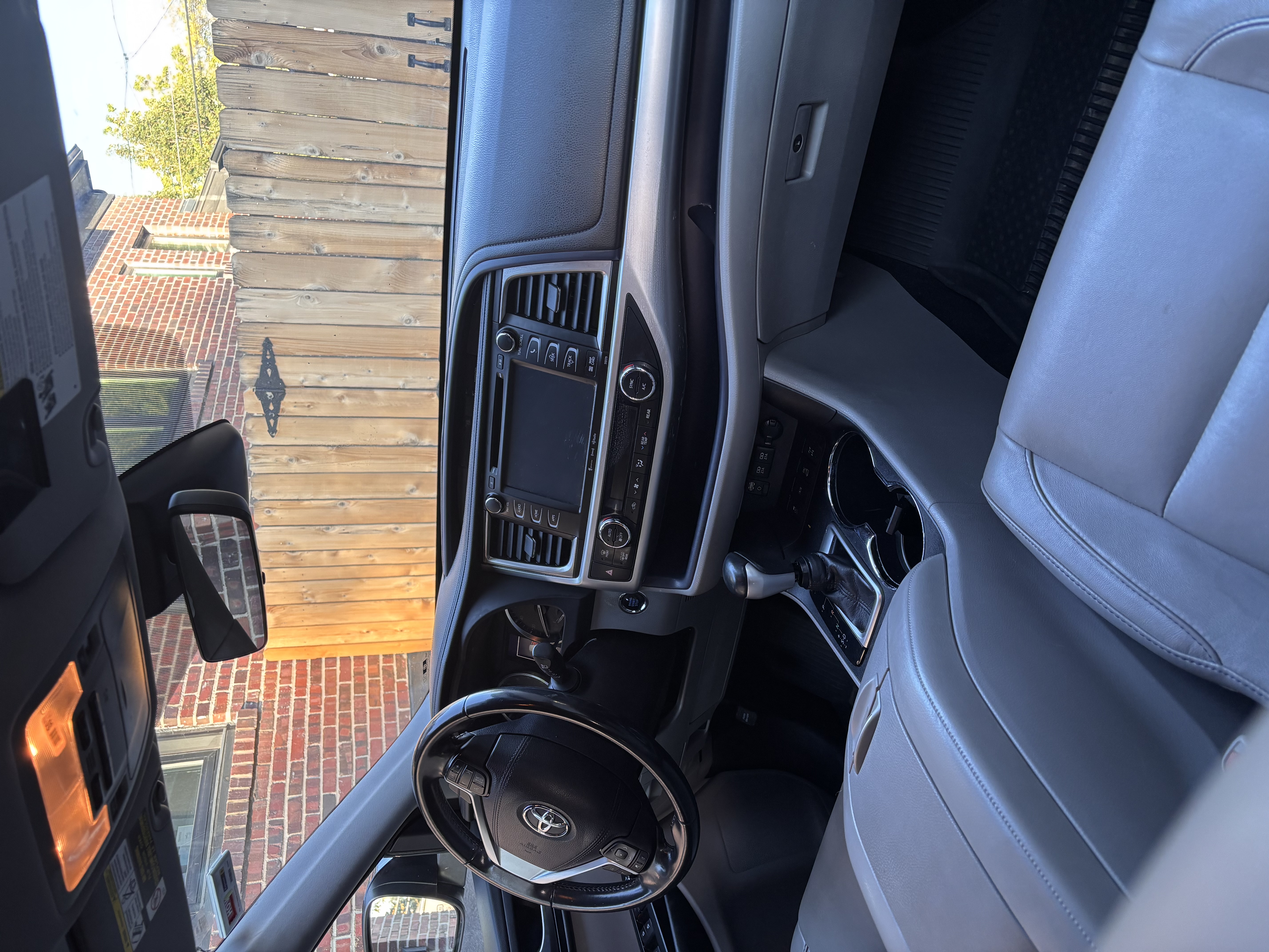 Used 2018 Toyota Highlander XLE AWD/4WD image 4