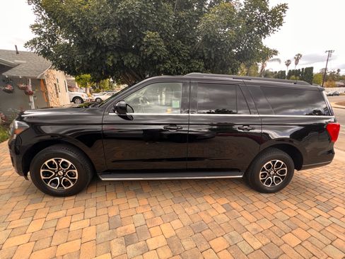 Used 2022 Ford Expedition Max XLT RWD image 2