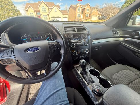 Used 2019 Ford Explorer XLT w/ Class III Trailer Tow Package image 12