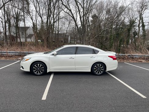 Used 2016 Nissan Altima 2.5 SV w/ Convenience Package image 9