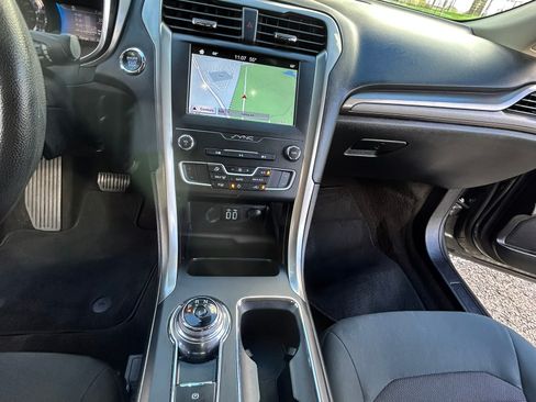 Used 2019 Ford Fusion SE image 19