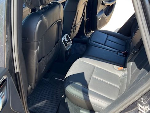 Used 2021 Porsche Macan S image 11