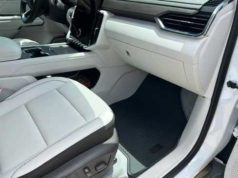 Used 2024 GMC Acadia Denali FWD image 10