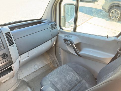 Used 2015 Mercedes-Benz Sprinter 2500 image 17