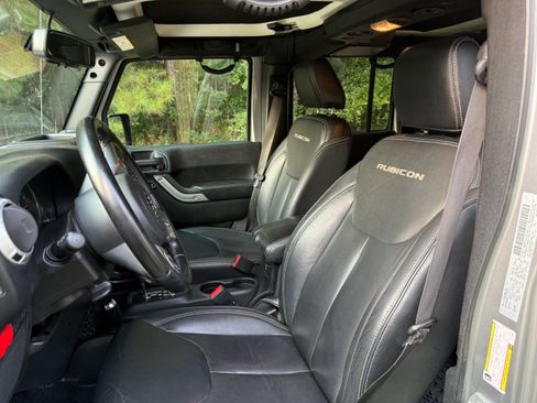 Used 2017 Jeep Wrangler Unlimited Rubicon AWD/4WD image 10