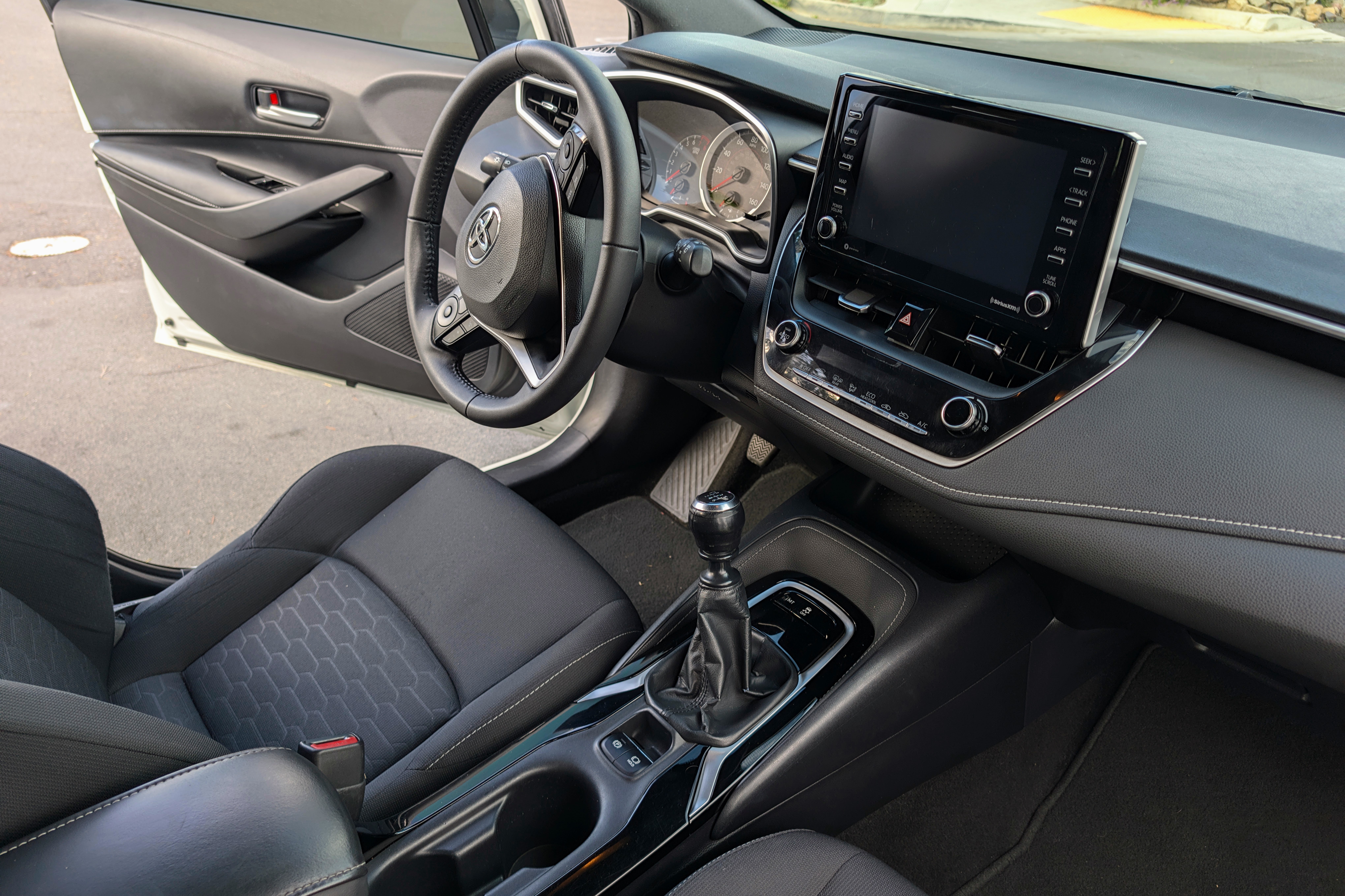 Used 2020 Toyota Corolla SE w/ Blackout Package FWD image 15