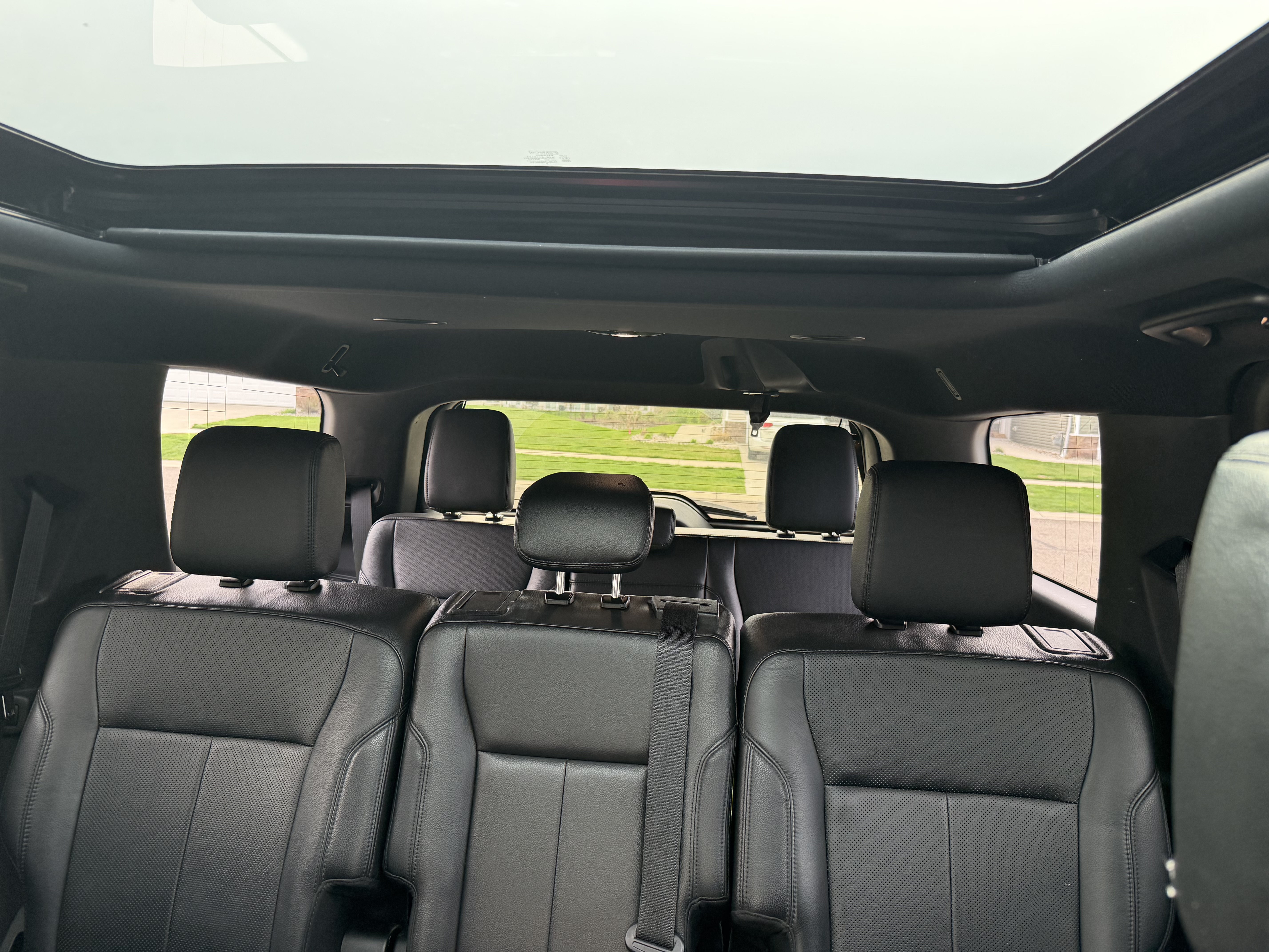 Used 2018 Ford Expedition XLT w/ Equipment Group 202A AWD/4WD image 9