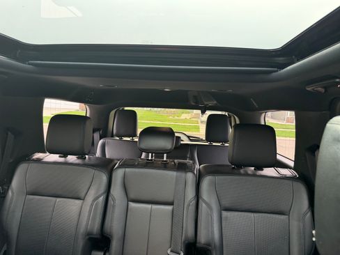 Used 2018 Ford Expedition XLT w/ Equipment Group 202A AWD/4WD image 9