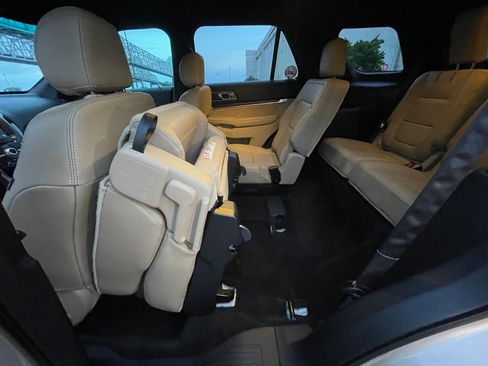 Used 2017 Ford Explorer Limited w/ Equipment Group 301A FWD image 19