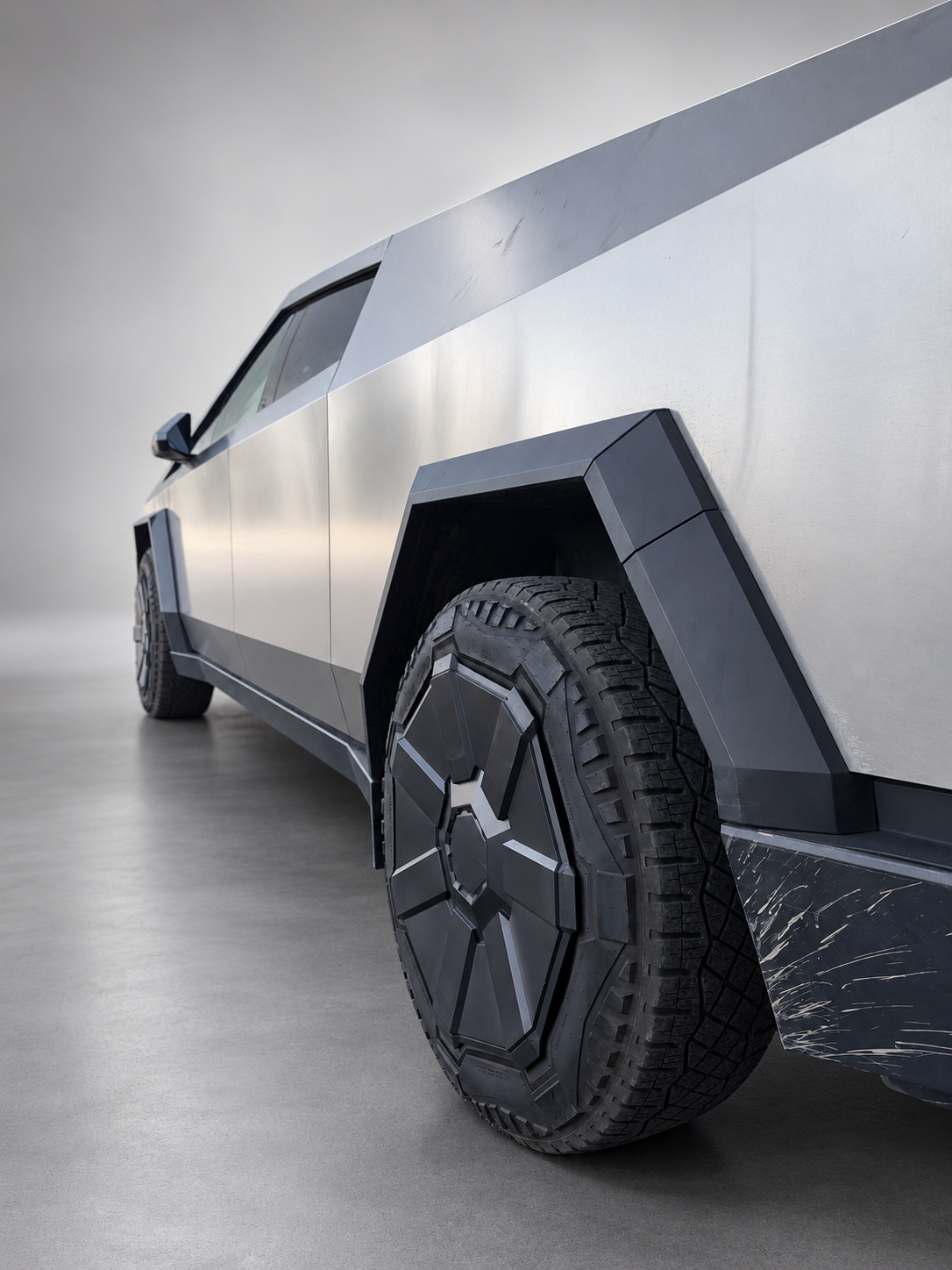Used 2025 Tesla Cybertruck 2WD Crew Cab image 9