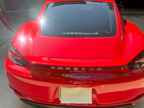 Used 2018 Porsche 718 Cayman RWD image 14