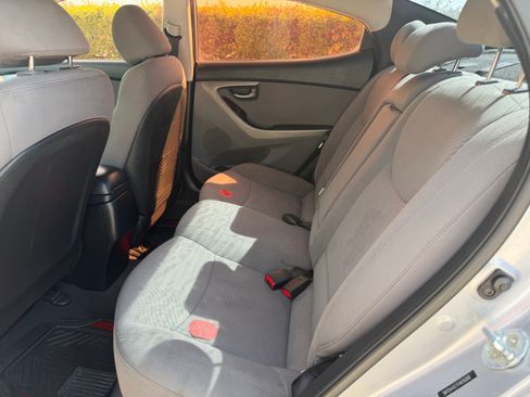Used 2015 Hyundai Elantra SE w/ Option Group 02 FWD image 10