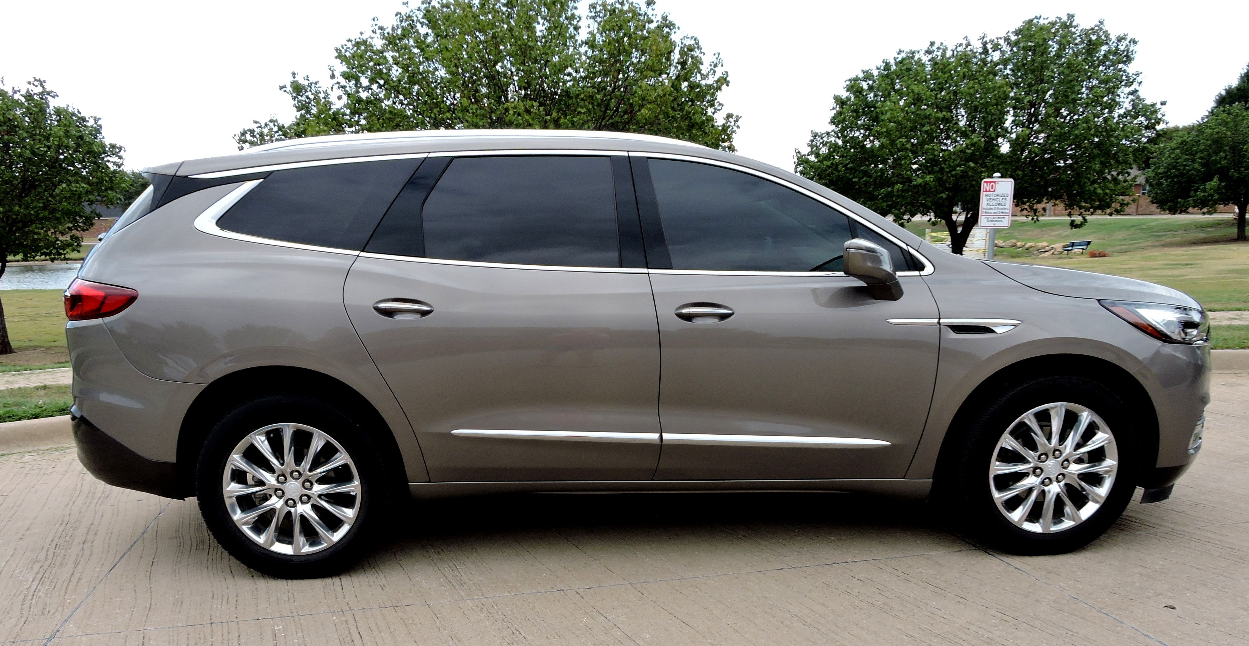 Used 2019 Buick Enclave Essence FWD image 24