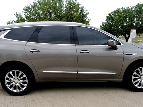 Used 2019 Buick Enclave Essence FWD image 24