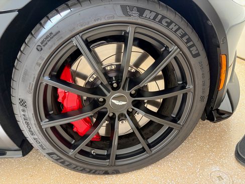 Used 2020 Aston Martin V8 Vantage Coupe image 29