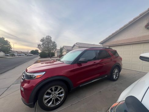 Used 2020 Ford Explorer XLT w/ Equipment Group 202A image 4