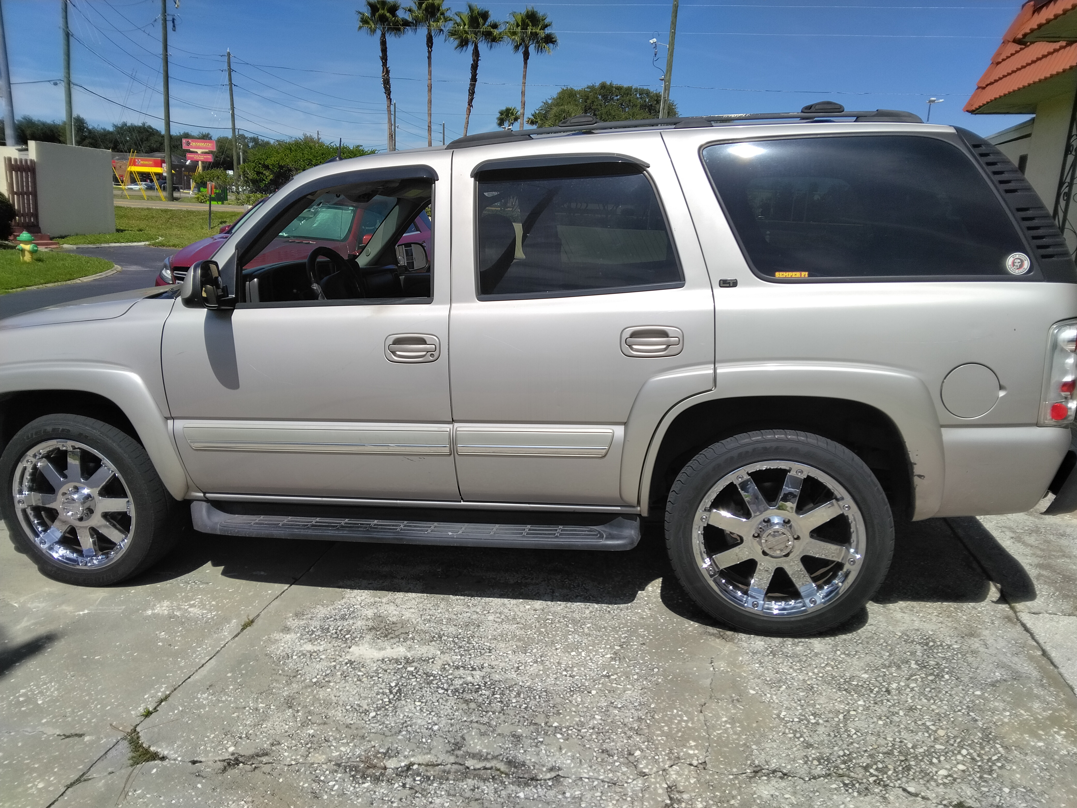 Used 2005 Chevrolet Tahoe LT w/ LT Preferred Equipment Group RWD image 2
