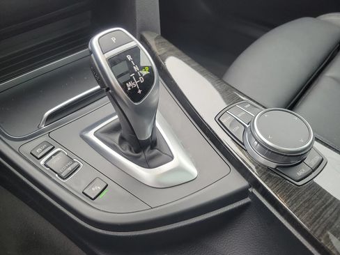 Used 2018 BMW 330i Gran Turismo xDrive image 10