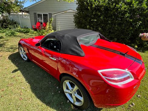 Used 2009 Saturn Sky w/ Premium Trim Package image 2
