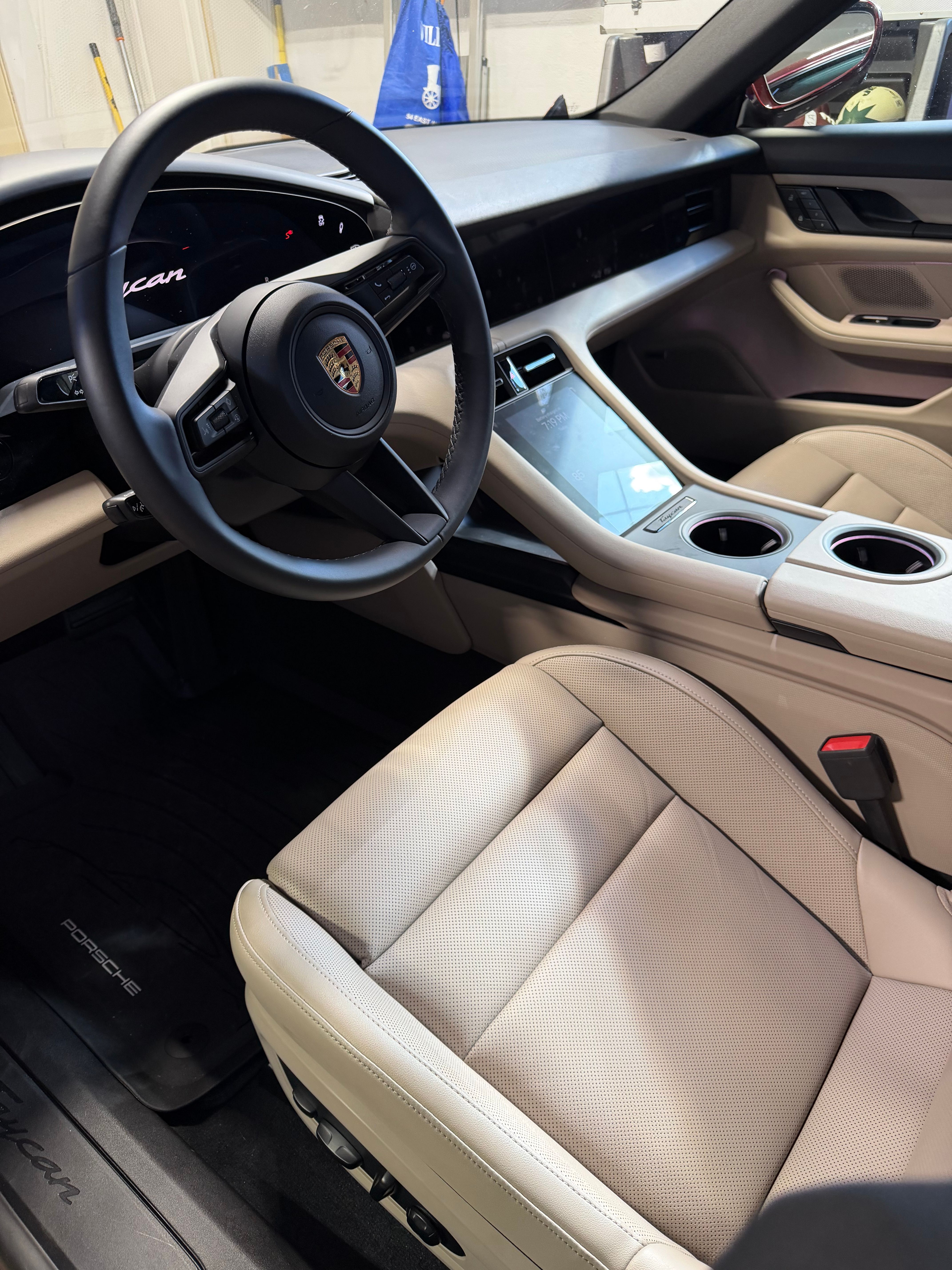 Used 2022 Porsche Taycan RWD image 4