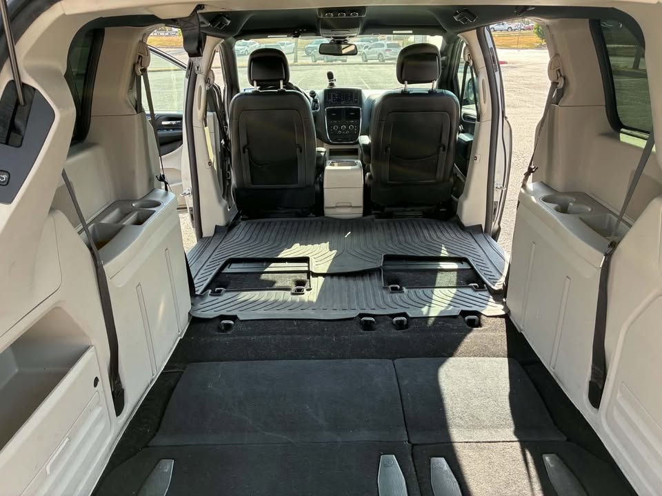 Used 2019 Dodge Grand Caravan SXT FWD image 19