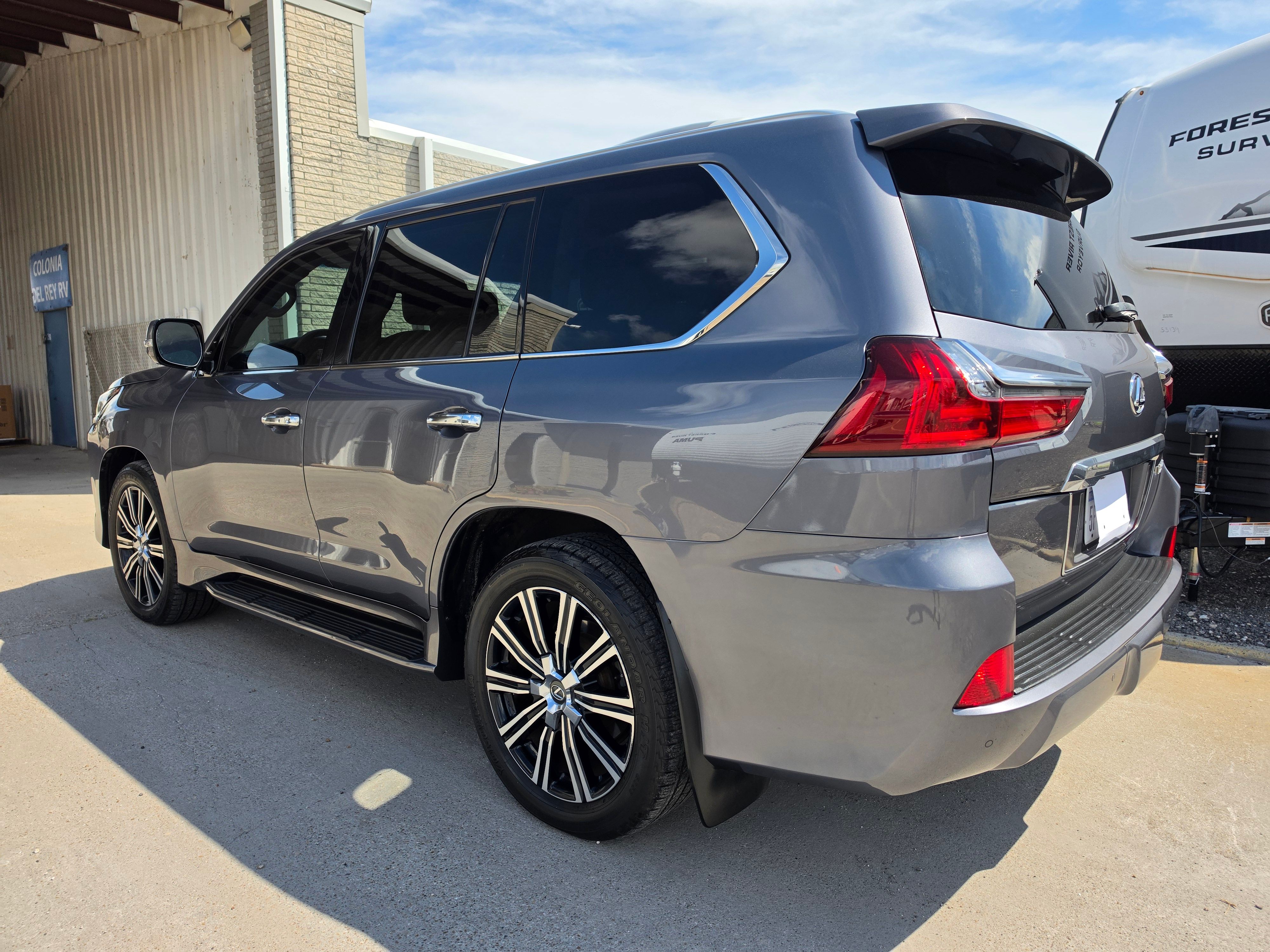 Used 2019 Lexus LX 570 4WD w/ Luxury Package image 9