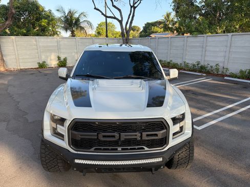 Used 2017 Ford F150 Raptor w/ Equipment Group 802A Luxury AWD/4WD image 5