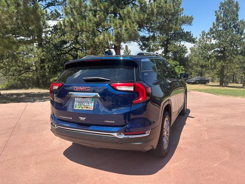 Used 2022 GMC Terrain SLT w/ Infotainment Package II AWD/4WD image 5