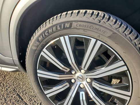 Used 2017 Volvo XC90 T5 Momentum w/ Vision Package image 24