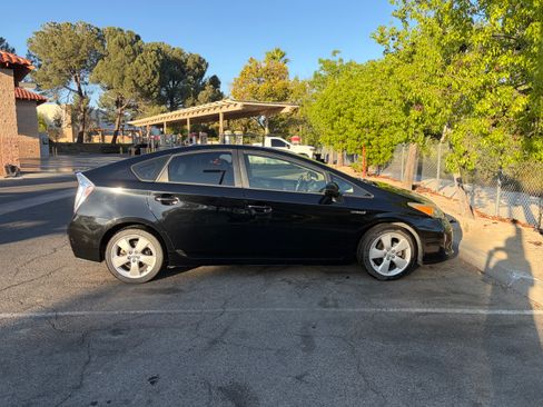 Used 2013 Toyota Prius Five FWD image 4