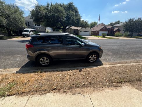 Used 2013 Toyota RAV4 XLE AWD/4WD image 15