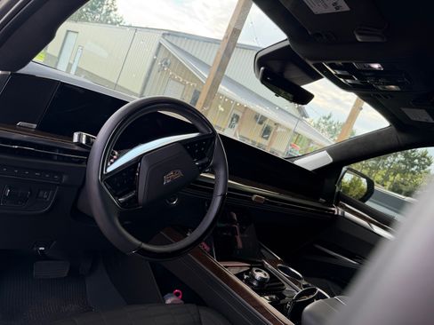 Used 2025 Cadillac Escalade Sport Platinum AWD/4WD image 8