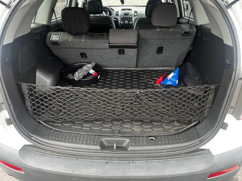 Used 2011 Kia Sorento LX w/ Convenience Pkg image 9