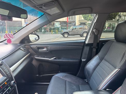Used 2015 Toyota Camry SE FWD image 16