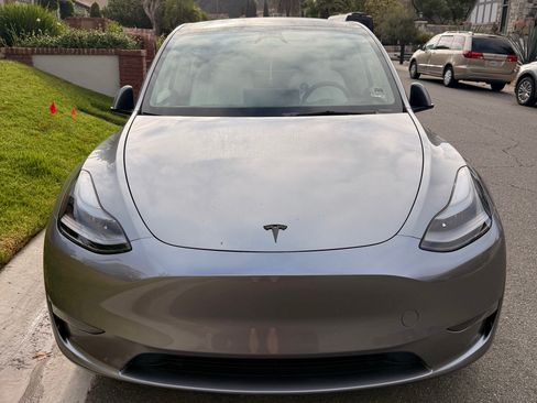 Used 2025 Tesla Model Y Long Range RWD image 1
