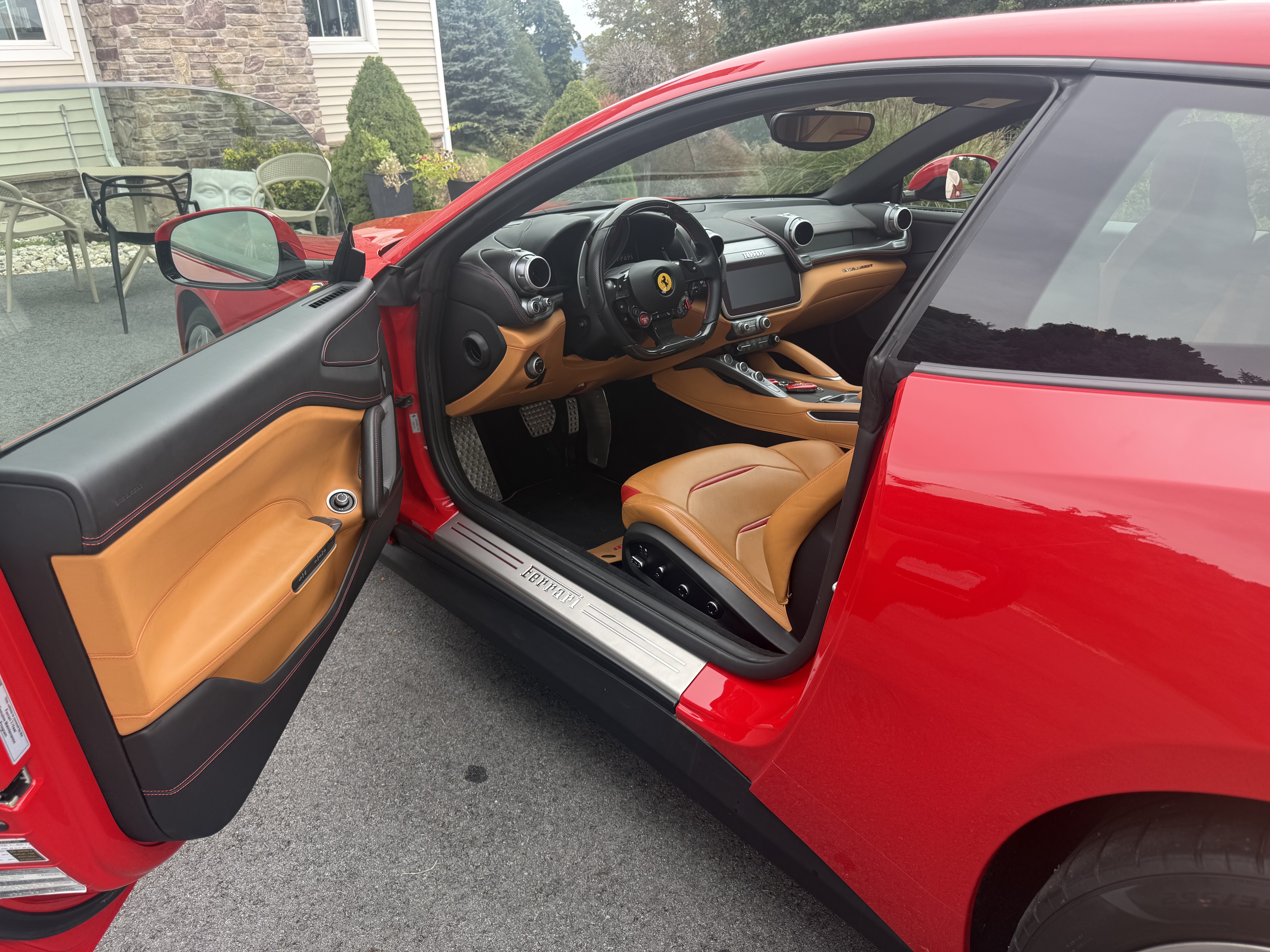 Used 2019 Ferrari GTC4Lusso T RWD image 12