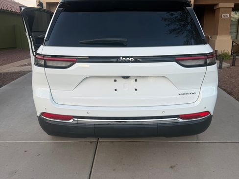 Used 2023 Jeep Grand Cherokee Laredo RWD image 4