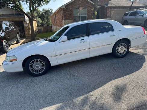Used 2008 Lincoln Town Car Signature Limited image 16