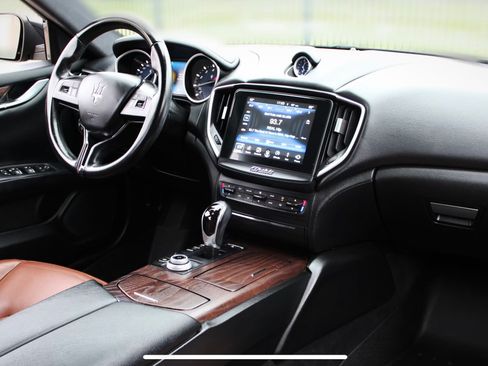 Used 2017 Maserati Ghibli image 13