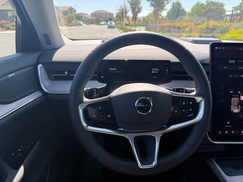 Used 2025 Volvo EX90 Ultra image 9