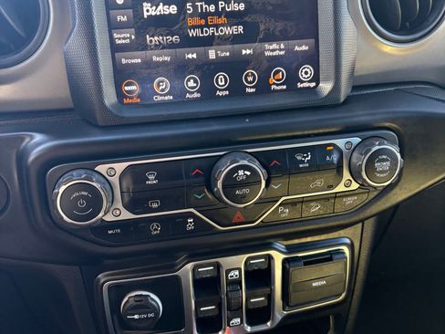 Used 2020 Jeep Wrangler Unlimited Sport image 2