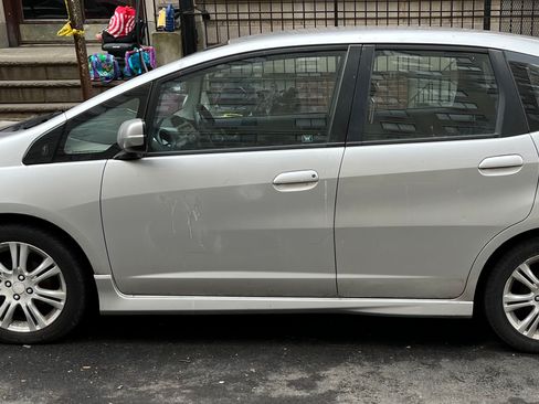 Used 2011 Honda Fit Sport image 2