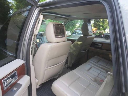 Used 2012 Lincoln Navigator 4WD image 12