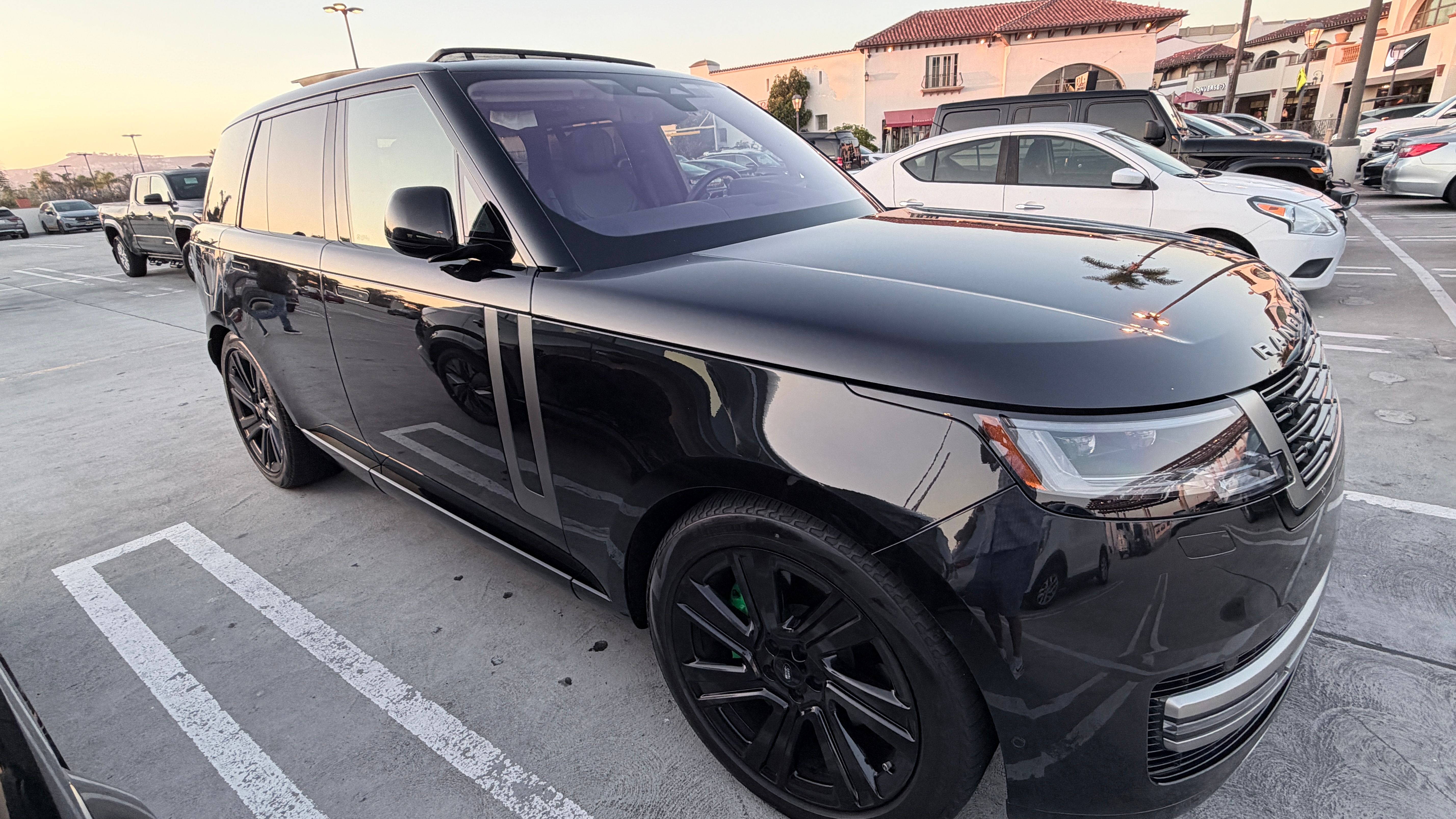Used 2022 Land Rover Range Rover SE AWD/4WD image 1