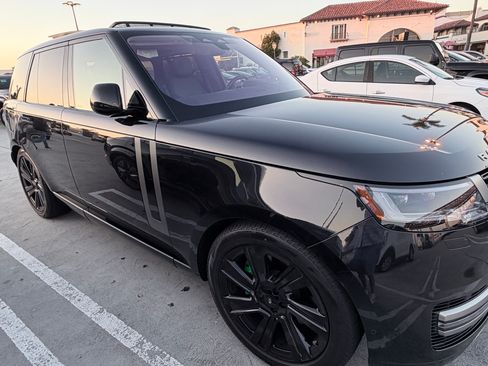 Used 2022 Land Rover Range Rover SE image 1