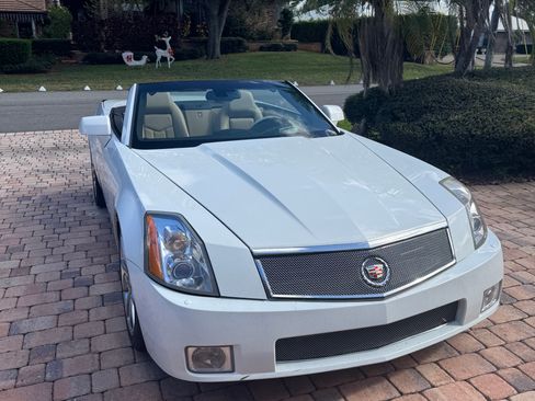 Used 2008 Cadillac XLR V image 10
