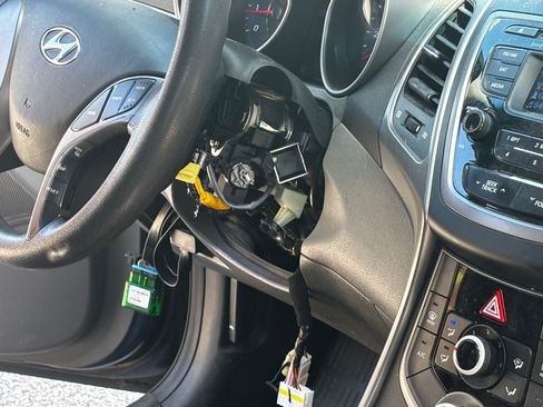 Used 2015 Hyundai Elantra SE FWD image 10